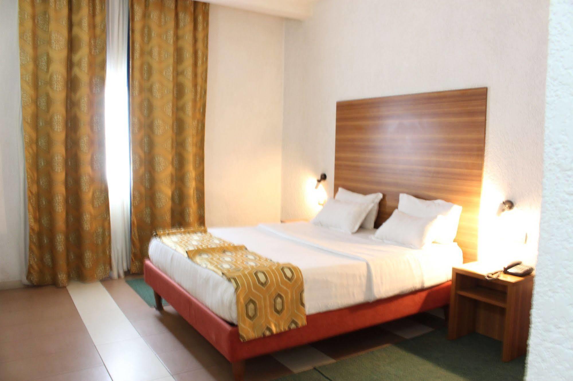 Hotel Franco Yaounde Yaoundé Exterior foto
